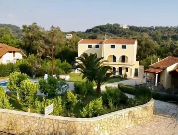 Property grounds - Pangea Corfu Apartments 2 (Sidari Corfu)