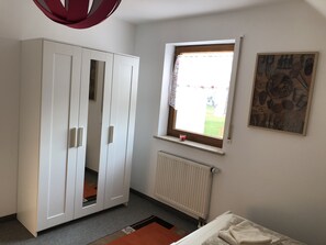 2 habitaciones, tabla de planchar con plancha y wifi gratis 