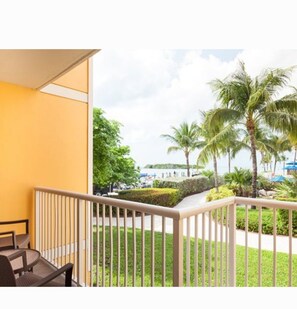 Property grounds - Beautiful Marathon (Marathon)