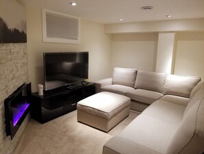 TV, fireplace