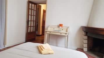 2 bedrooms, iron/ironing board, free WiFi