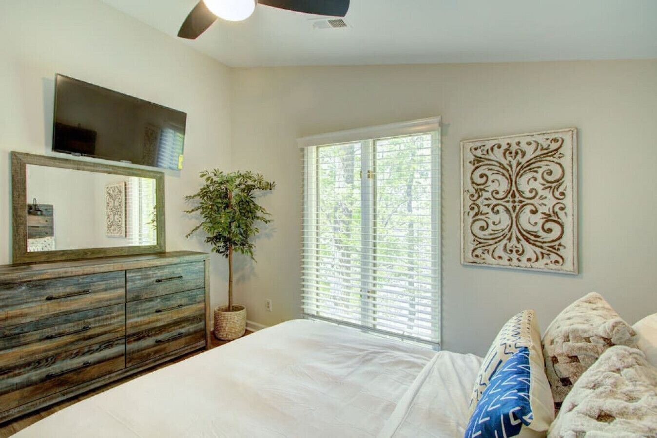Queen Size Bed in Bedroom #3 with TV.