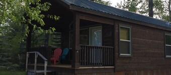 Cozy Creekside Cabin
