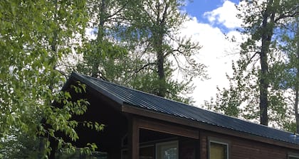 Cozy Creekside Cabin