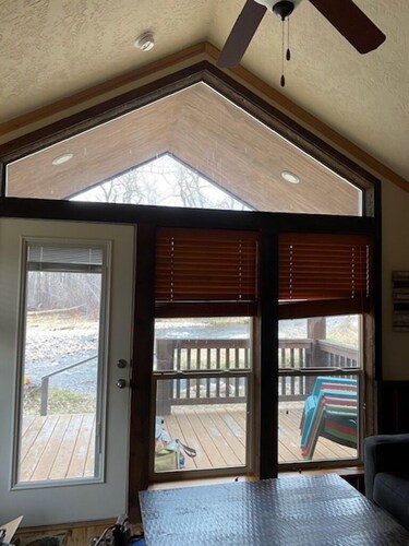 Cozy Creekside Cabin