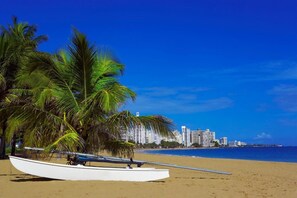 Beach nearby, sun-loungers, beach towels