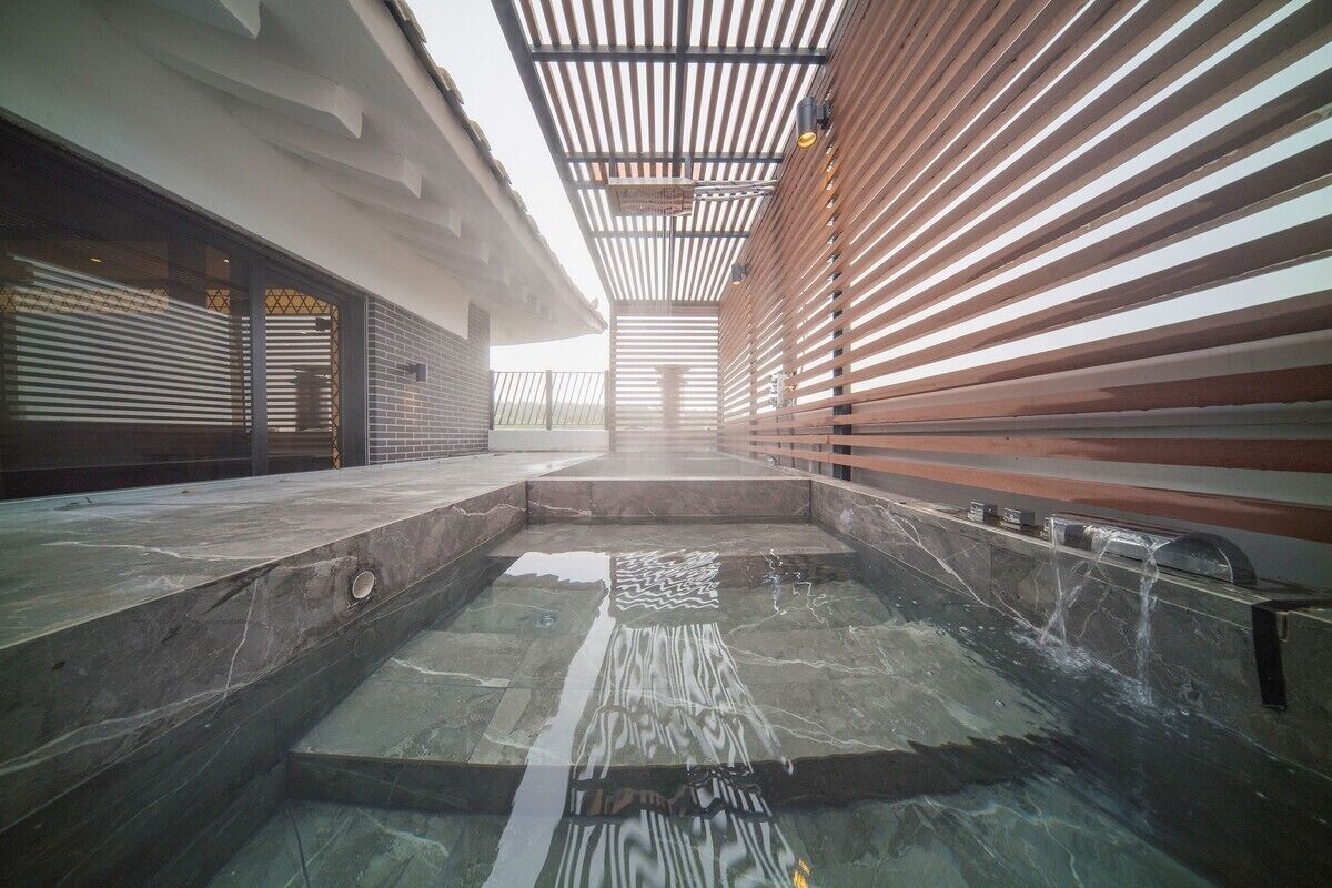 private spa tub