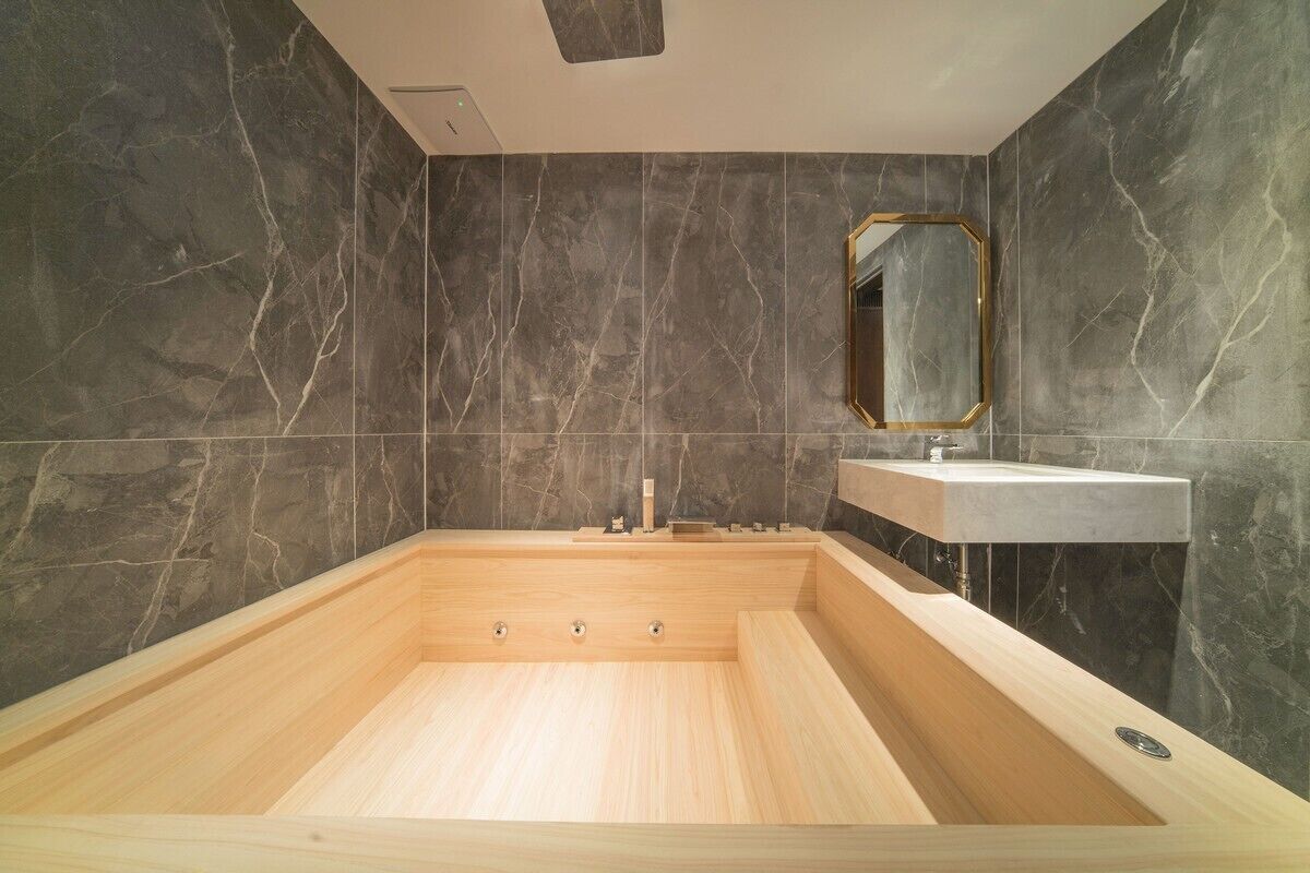 shower, free toiletries, towels