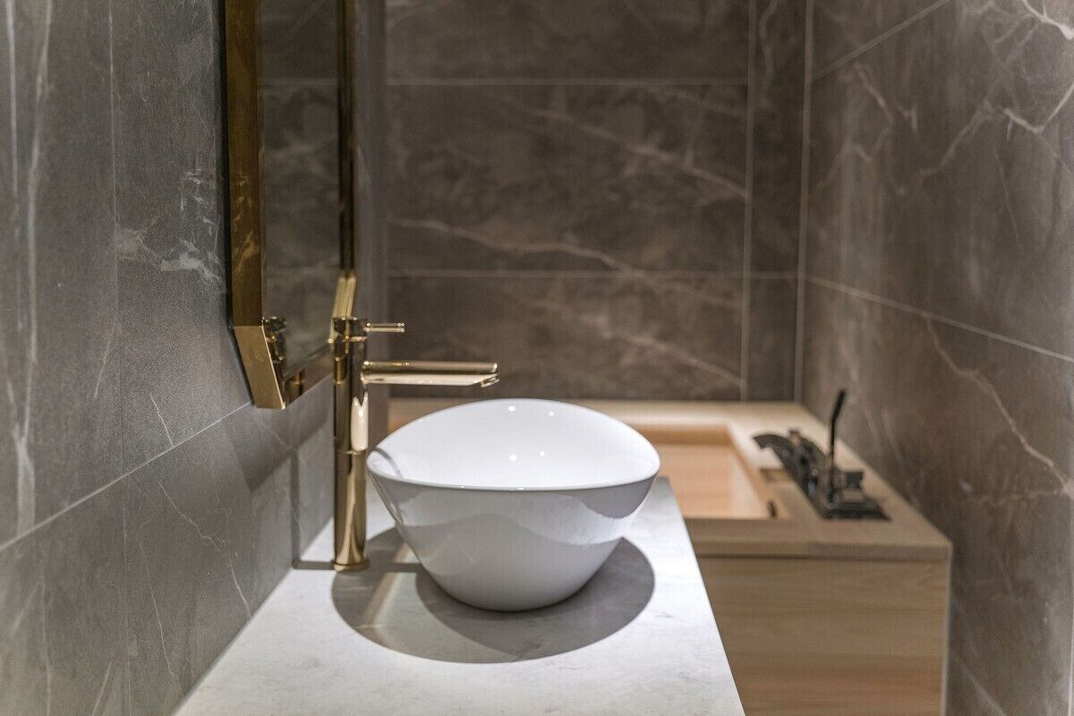 shower, free toiletries, towels