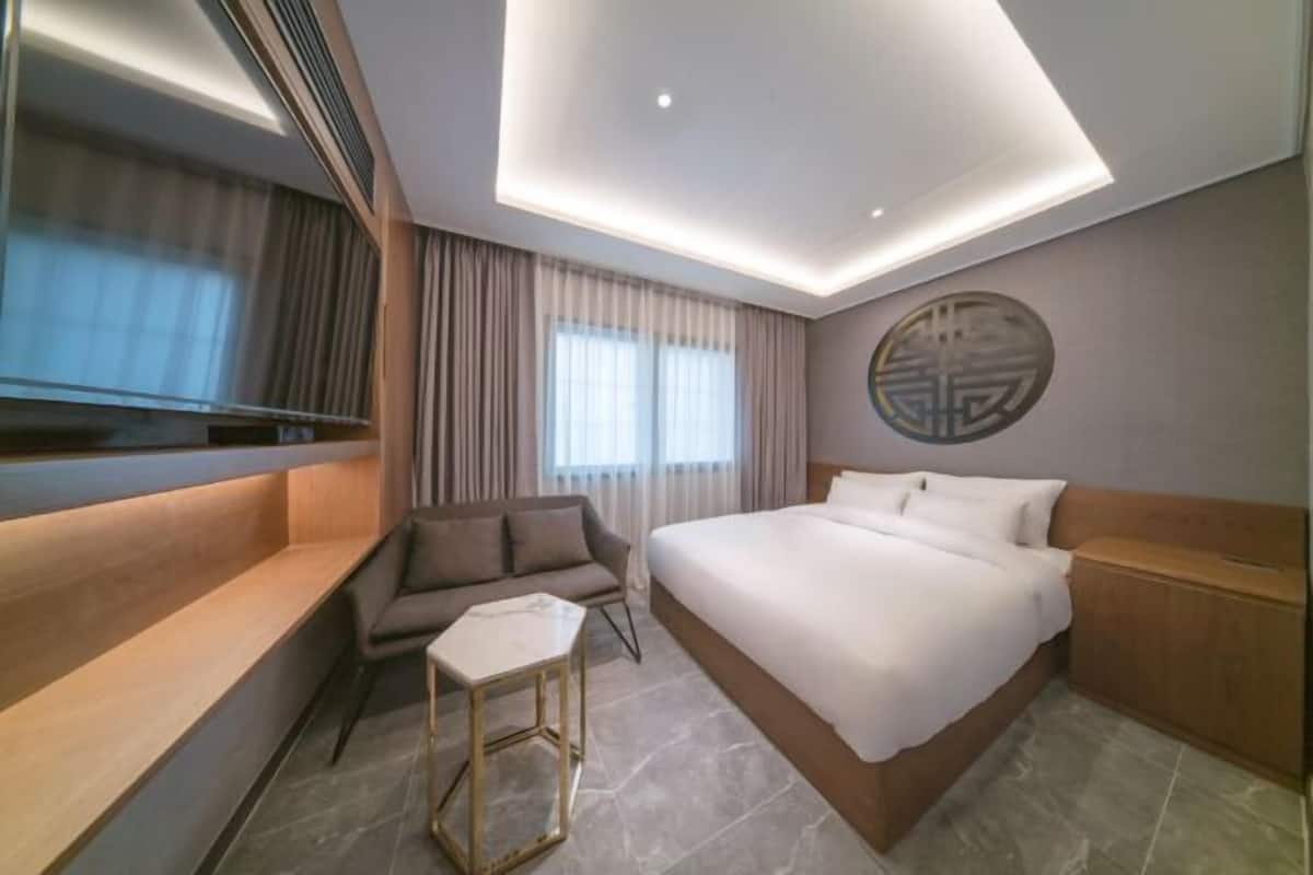 1 bedroom, free WiFi, bed sheets