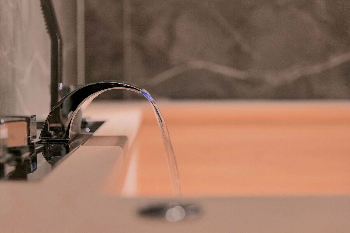 shower, free toiletries, towels