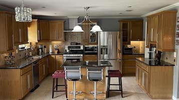 冰箱、微波炉、烤箱、炉灶