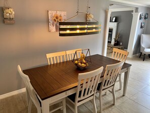 Dining - Pool Home Retreat · Tesla EV Charger · Firepit · RV/Boat Access Near Ramp (Middleburg)