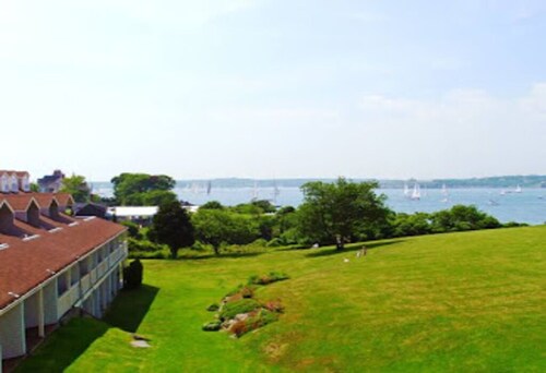 Fantastic 1BR 2Bath Oceanview Condo with balcony and fir near Mansions, Beaches