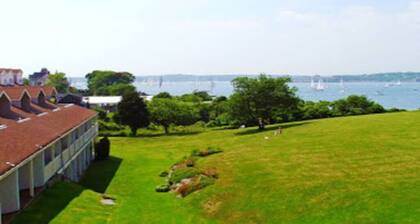 Fantastic 1BR 2Bath Oceanview Condo with balcony and fir near Mansions, Beaches