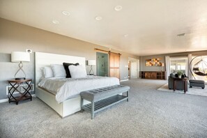 6 bedrooms, desk, iron/ironing board, travel crib - San Diego Dream Home, Amazing View, Pool and more! (La Mesa)