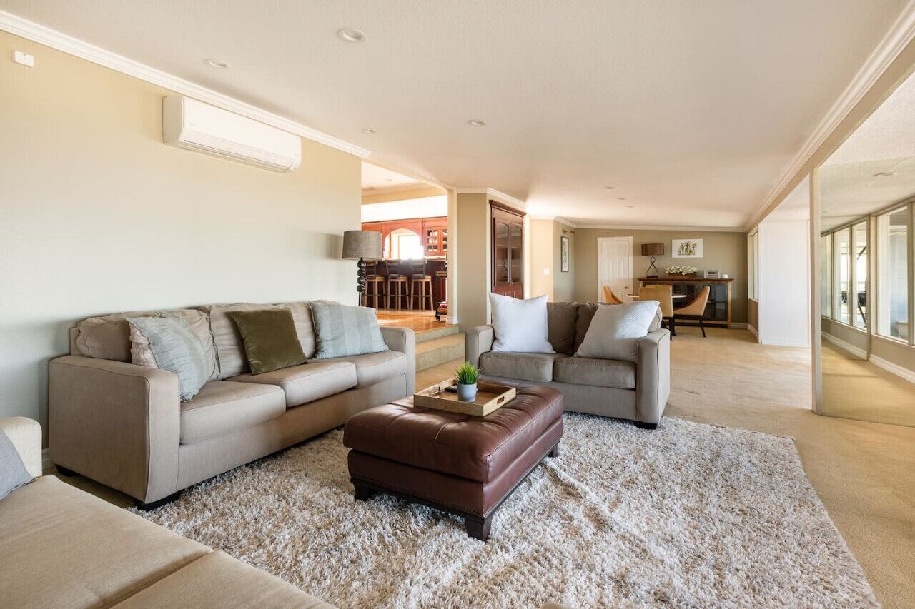 Televisión y chimenea 