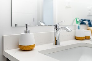 Combined shower/bathtub, hair dryer, towels, soap