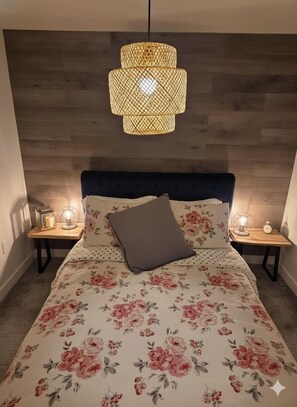 1 bedroom, iron/ironing board, free WiFi, bed sheets - Cozy, modern suite in trendy, historic Hazeldean. Close to Whyte/UofA

 (Edmonton)