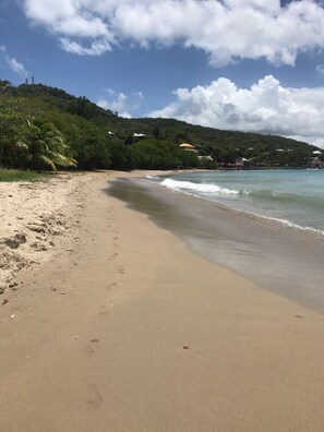 Beach nearby, sun loungers, beach towels