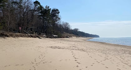 Carrie's Cottage - Charming Duplex Style 3 Bedroom Cottage with Beach Access!