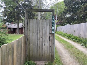 Property grounds - Carrie's Cottage - Charming Duplex Style 3 Bedroom Cottage with Beach Access! (Lakeside)