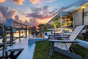 Property grounds - Custom Heated Pool, Intersecting canal views with gulf access! - Villa Sunshine & Unwind - Roelens (Cape Coral)