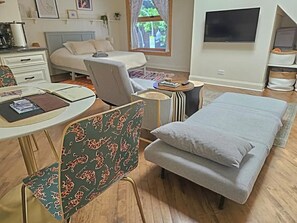 1 habitación, escritorio, tabla de planchar con plancha y wifi gratis