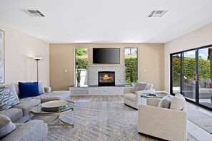 Smart TV, fireplace - Beautiful and Remodeled 3 Bed/3 Bath Home in a Private Community, South Palm Desert! (Palm Desert)