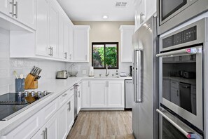 Fridge, microwave, oven, stovetop - Beautiful and Remodeled 3 Bed/3 Bath Home in a Private Community, South Palm Desert! (Palm Desert)