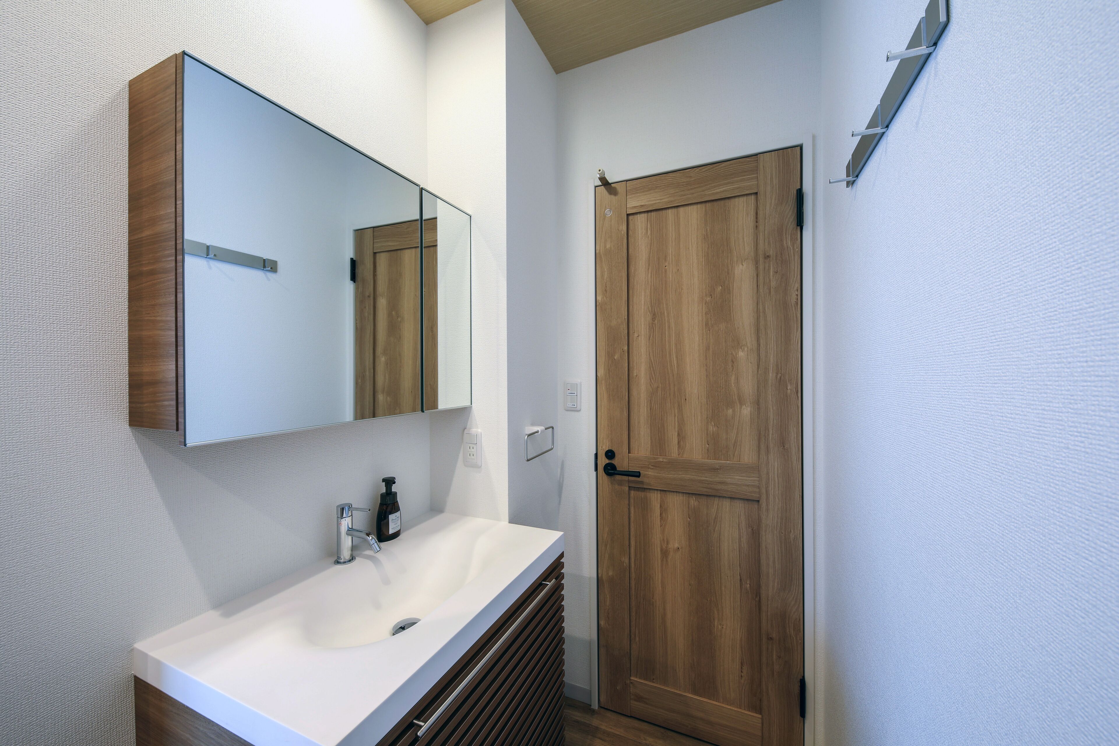 deluxe twin room, non smoking (check-in is not available after 11pm) | free wifi, bed sheets