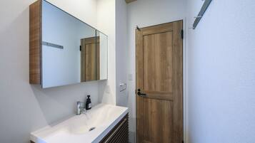 Deluxe Twin Room, Non Smoking (check-in is not available after 12AM) | WiFi (free), bed sheets