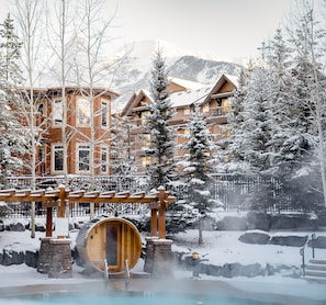 Exterior - Stoneridge 303 | Heated Outdoor Pool & Hot Tub (Canmore)