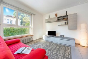Family Apartment, Multiple Bedrooms (City Apartment) | Living area | 21-inch flat-screen TV with cable channels - City Apartment (Lugano)