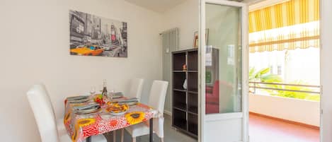 Family Apartment, Multiple Bedrooms (City Apartment) | Outdoor dining