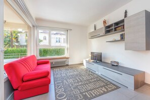 21-inch flat-screen TV with cable channels - City Apartment (Lugano)