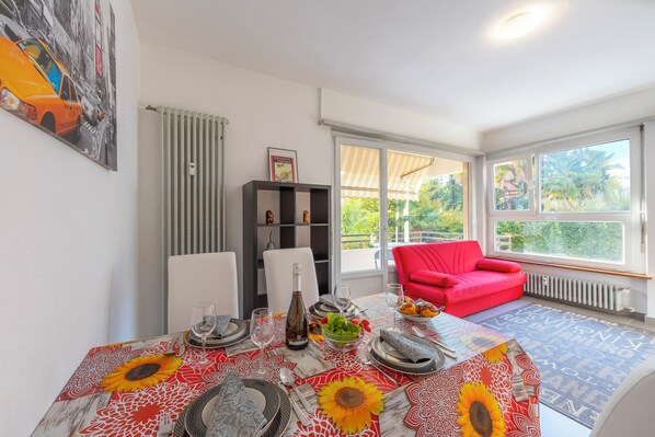 Family Apartment, Multiple Bedrooms (City Apartment) | Dining