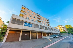 家庭公寓, 多间卧室 (City Apartment) | 外观