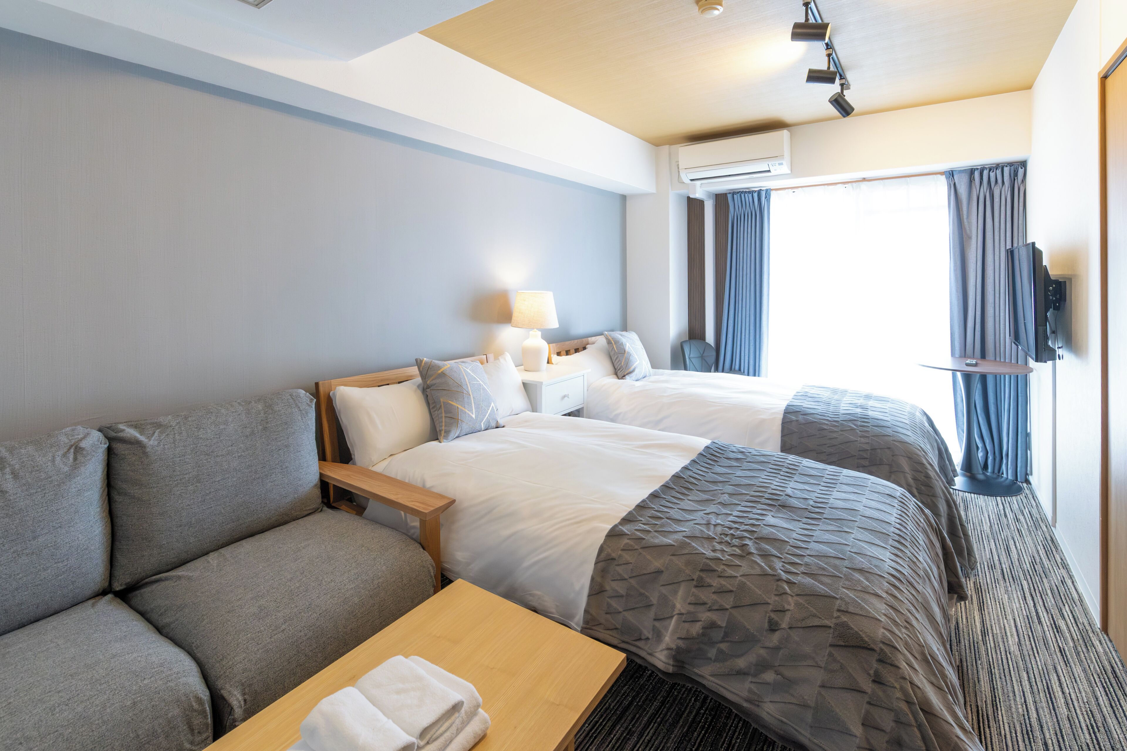 Design Apartment | 1 bedroom, desk, laptop workspace, blackout drapes