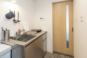 Design Apartment | Private kitchenette | Fridge, microwave, stovetop, cookware/dishes/utensils - F.cross EBISU (Osaka)