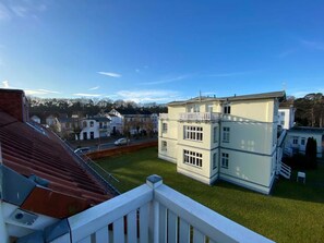 Unclassified image, 5 of 9, button