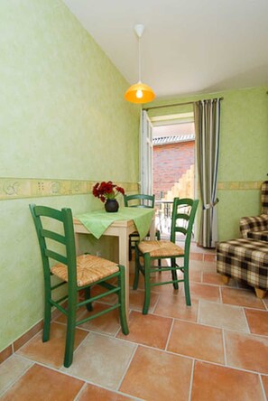 Unclassified image, 5 of 17, button