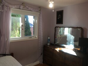 1 bedroom, WiFi - Marilyn Monroe Bungalo/w Shuttle Van pick up  (Regina)