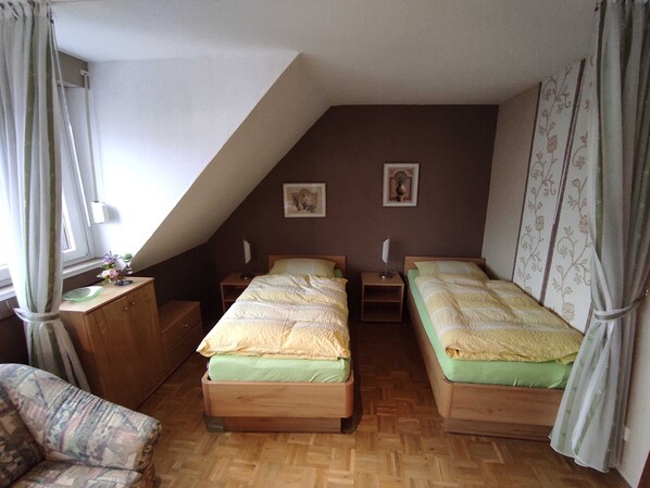 1 chambre, lit de bébé, Wi-Fi, literie fournie