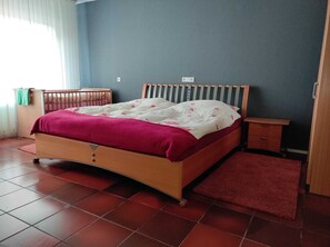 1 bedroom, travel cot, WiFi, bed sheets