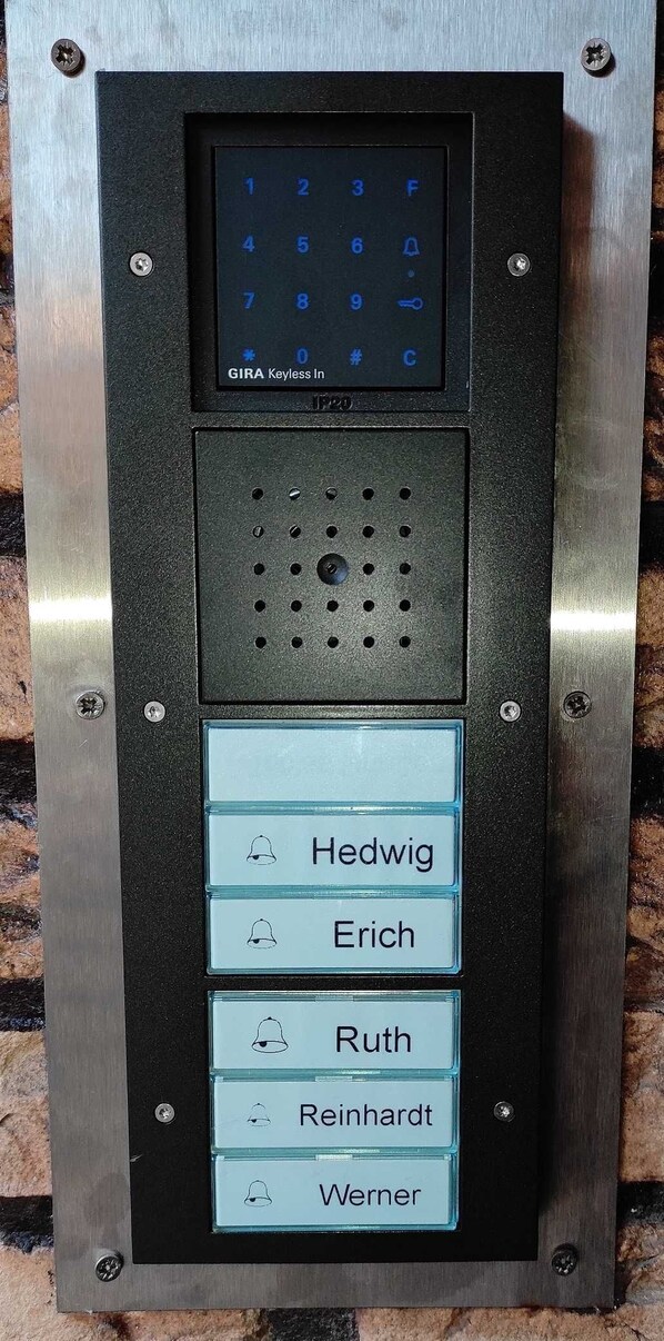 Unclassified image, 1 of 10, button