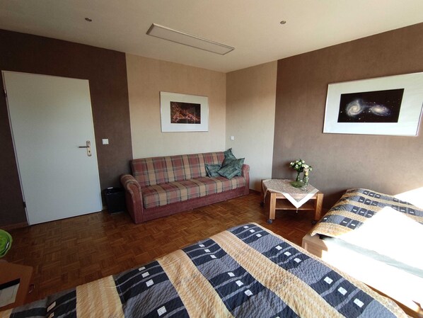 1 bedroom, travel cot, WiFi, bed sheets