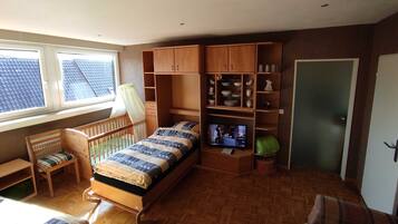 1 chambre, lit parapluie, Wi-Fi, draps fournis