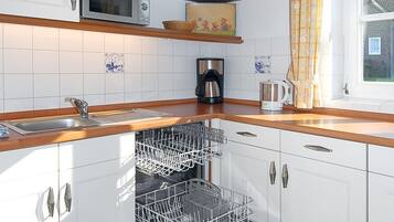 Kühlschrank, Mikrowelle, Ofen, Geschirrspüler