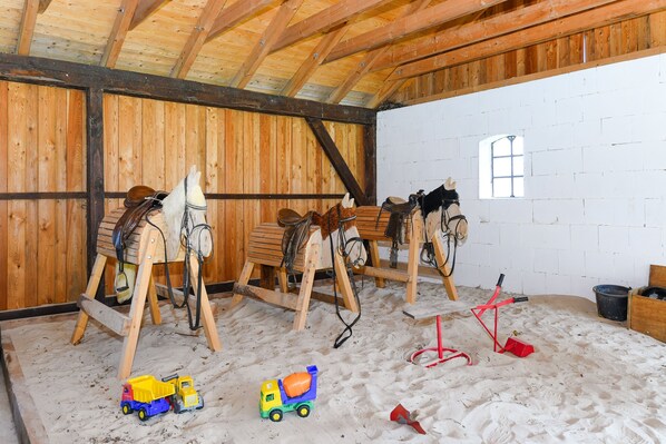 Unclassified image, 1 of 31, button - Ferienwohnung Taubenschlag - Ferienhof Historisches Altwerdumer Grashaus in Werdum (Werdum)